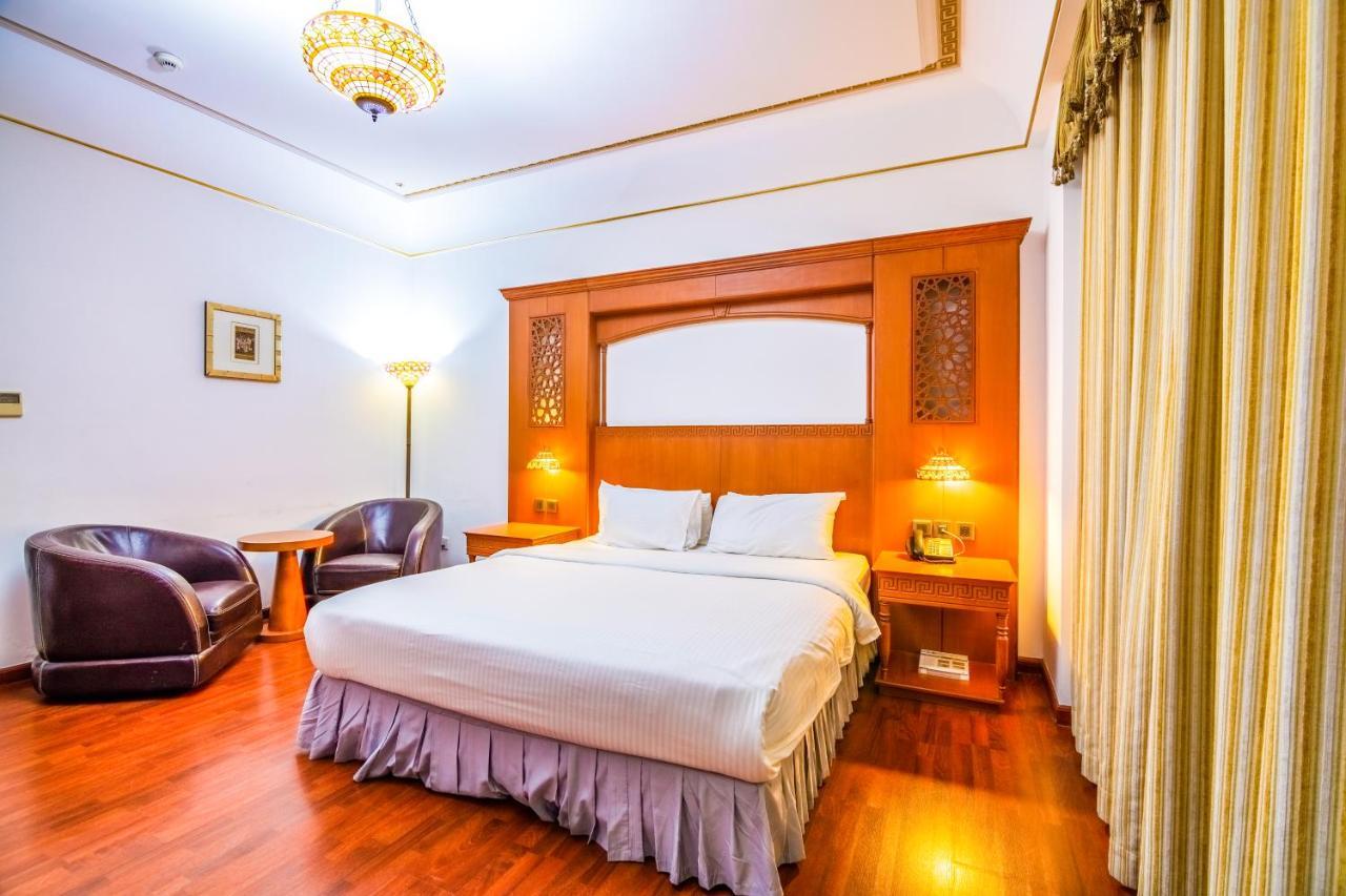 The Platinum Hotel Mascate Exterior foto