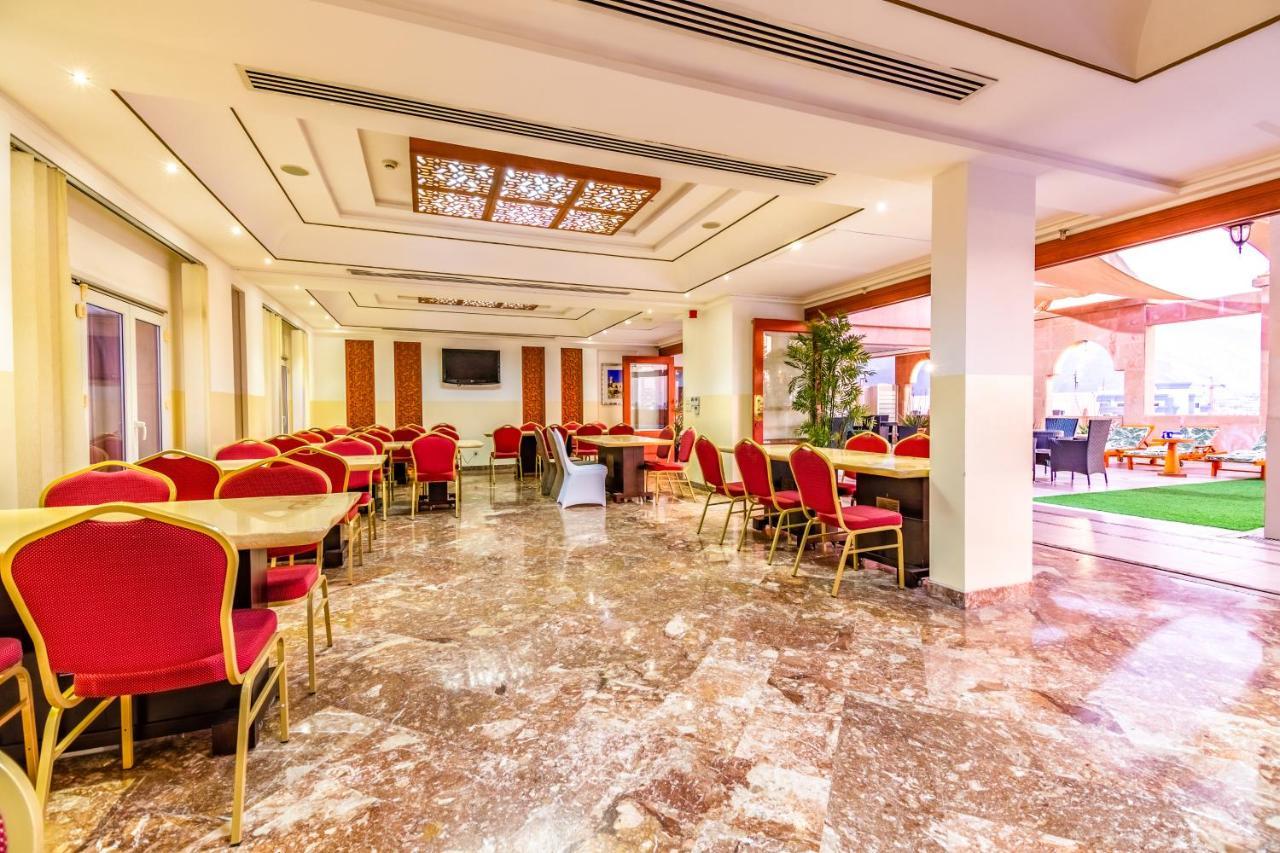 The Platinum Hotel Mascate Exterior foto