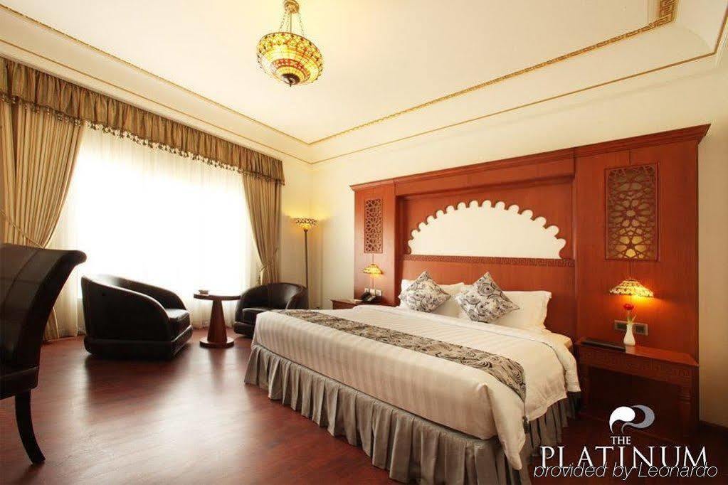 The Platinum Hotel Mascate Exterior foto